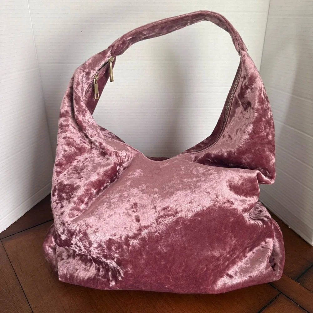 Tabitha Webb Mauve Pink Crushed Velvet Hobo Bag Large Slouchy Shoulder Bag Gold